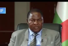 Le dictateur Touadéra sur la télévision russe RT : “il nous reste Encore quelques petits défis de paix et on transforme la RCA en paradis russe d’ici 2028. Et Touadéra ! « Monsieur le Président, vous avez vous-même listé pourquoi personne ne rentre : incompétence, injustice, peur et champagne pour quelques-uns ». La réponse cinglante d’un Centrafricain qui ose dire la vérité à Touadéra depuis Bangui