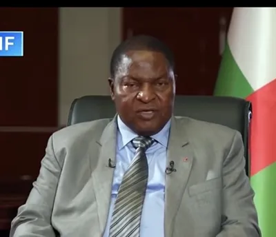 Santé et éducation : Le dictateur de Bangui promet des hôpitaux… pendant que les Russes exportent l’or et le diamant