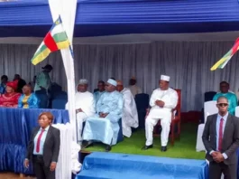 Touadéra à la mosquée Anour de Kina : le discours hypocrite d’un grand-père qui joue au bébé pieux