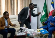 Selon le politologue FARI Shabazz : le Premier ministre Moloua déclenche une bombe géopolitique contre le Soudan Selon le politologue FARI Shabazz : le Premier ministre Moloua déclenche une bombe géopolitique contre le SoudanLa rencontre du premier ministre Félix Moloua avec l'ambassadeur du Soudan à Bangui