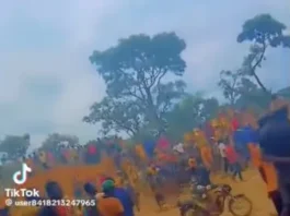 Capture d’écran de la vidéo des ouvriers du chantier minier de Yongoro en grève