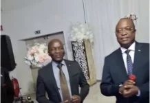 Ambassadeur de la RCA ou ambassadeur du MCU : le délire pathétique de Flavien Mbata lors d’une soirée festive à Paris Ambassadeur de la RCA ou ambassadeur du MCU : le délire pathétique de Flavien Mbata lors d’une soirée festive à Paris