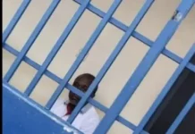 Daniel Nzéwé : une nouvelle plainte chinoise de onze millions vient alourdir son dossier à l’OCRB Daniel Nzewé en garde à vue dans une cellule de l'OCRB à Bangui