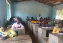 Baccalauréat dans la Vakaga : l’inspecteur Roger Anselme Mamadou au cœur du système de fraude et de la corruption massive Dans une salle de classe lors de la composition du Baccalauréat à Birao, dans la Vakaga
