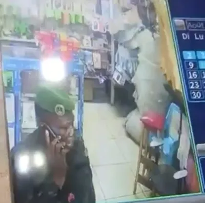 Bangui : un élément de la garde présidentielle chopé en plein vol d'ordinateur dans un magasin Camerounais, une preuve de plus de l'armée des voleurs et des bandits créée par Touadéra et son chef d'état major