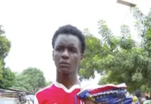 Bangui : Balekouzou, le grand voleur du quartier Walingba arrêté à l’OCRB avec un sac rempli d’objets après le cambriolage d’une maison Le voleur du quartier Walingba, monsieur Balekouzou
