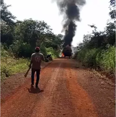 Bangassou : un véhicule de transport prend feu à l’entrée de la ville, des marchandises complètement détruites